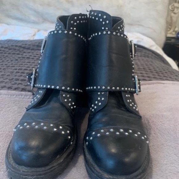 Size 6 Barely Worn Steve Madden Punk ankle boots - Picture 2 of 2